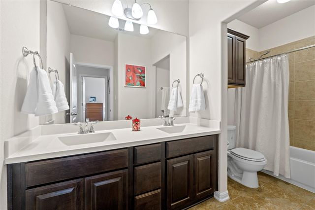 242 S Sage HOLW, Dripping Springs, TX 78620