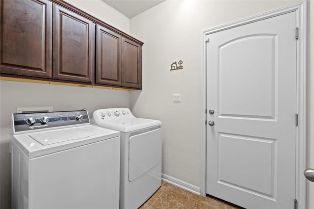 242 S Sage HOLW, Dripping Springs, TX 78620