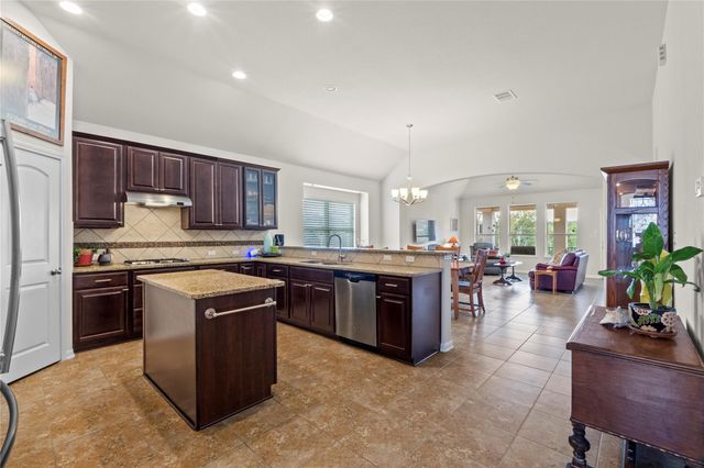 242 S Sage HOLW, Dripping Springs, TX 78620