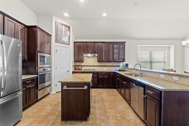 242 S Sage HOLW, Dripping Springs, TX 78620