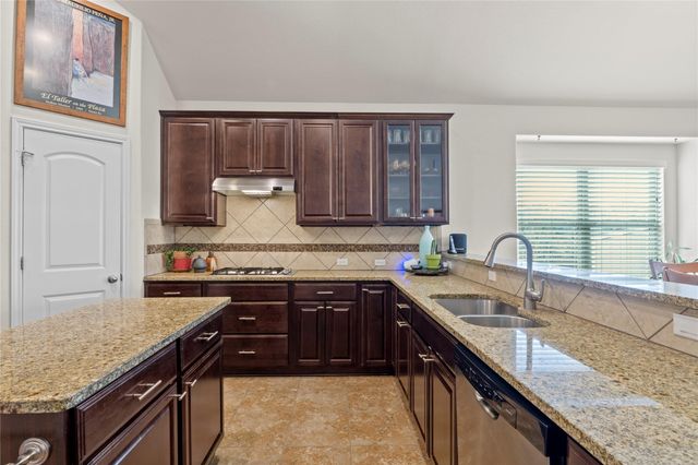 242 S Sage HOLW, Dripping Springs, TX 78620