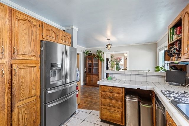 91 Sycamore St, Swansea, MA 02777