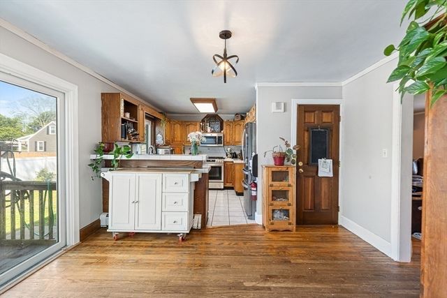 91 Sycamore St, Swansea, MA 02777