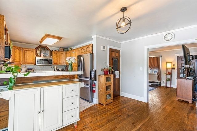 91 Sycamore St, Swansea, MA 02777