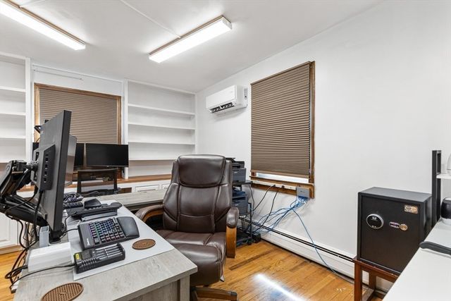 91 Sycamore St, Swansea, MA 02777