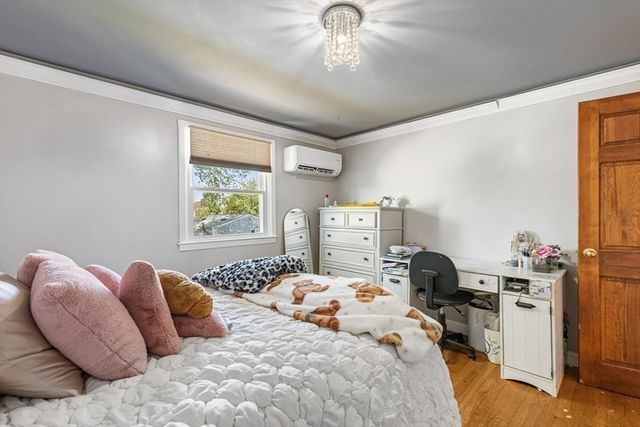 91 Sycamore St, Swansea, MA 02777