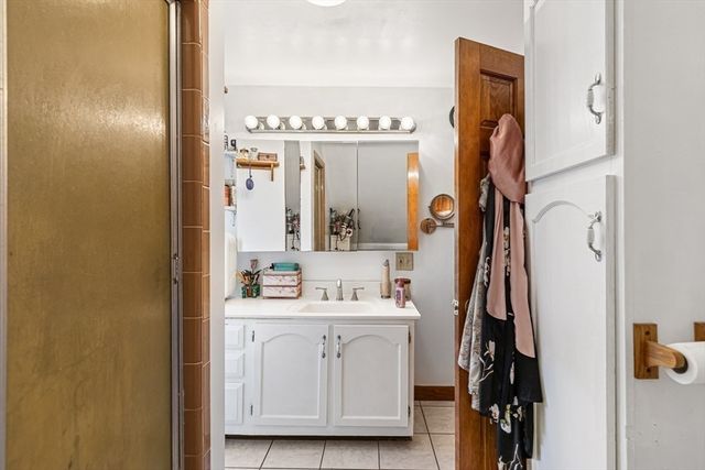 91 Sycamore St, Swansea, MA 02777