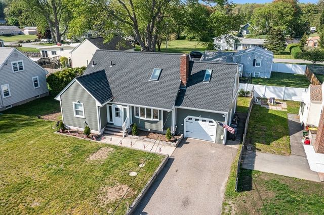 91 Sycamore St, Swansea, MA 02777