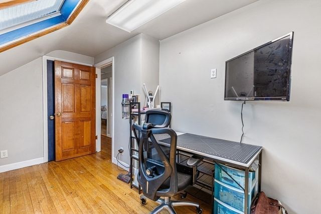 91 Sycamore St, Swansea, MA 02777