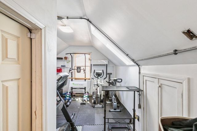 91 Sycamore St, Swansea, MA 02777