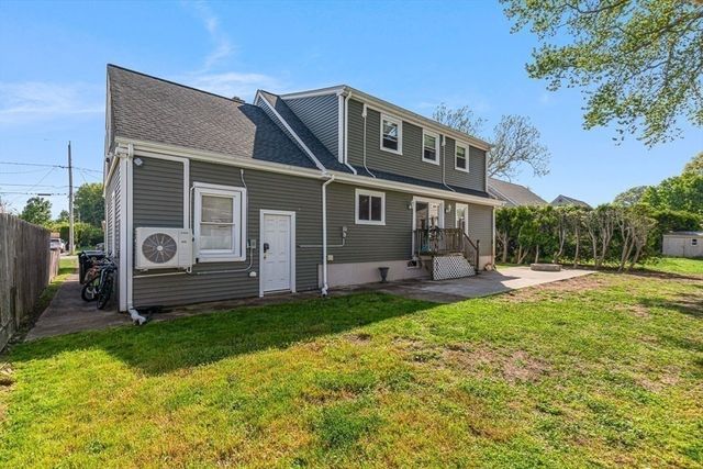 91 Sycamore St, Swansea, MA 02777
