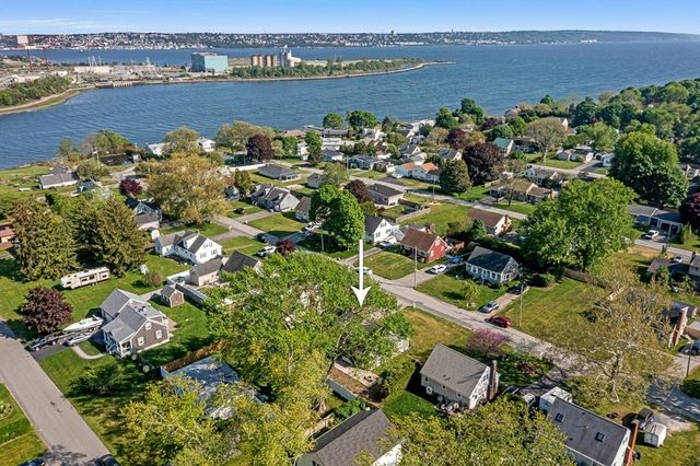 91 Sycamore St, Swansea, MA 02777