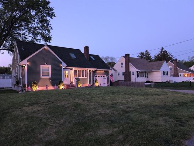 91 Sycamore St, Swansea, MA 02777