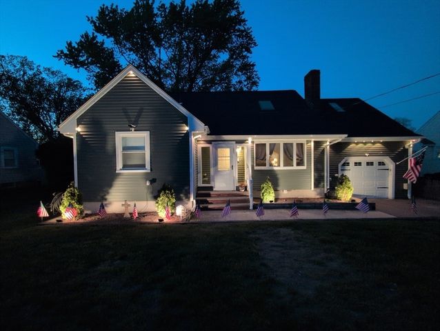91 Sycamore St, Swansea, MA 02777