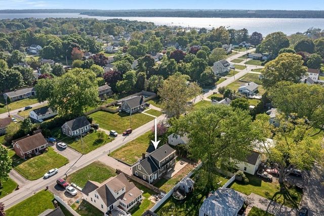 91 Sycamore St, Swansea, MA 02777