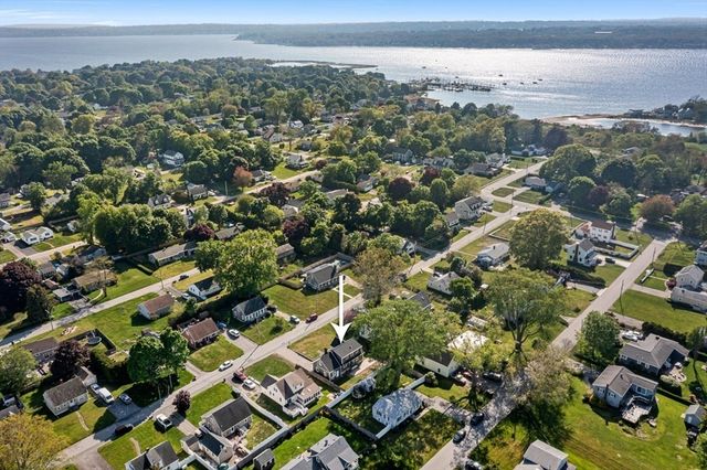 91 Sycamore St, Swansea, MA 02777