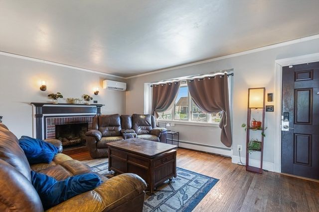 91 Sycamore St, Swansea, MA 02777