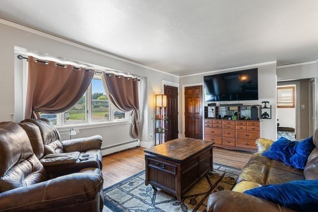 91 Sycamore St, Swansea, MA 02777
