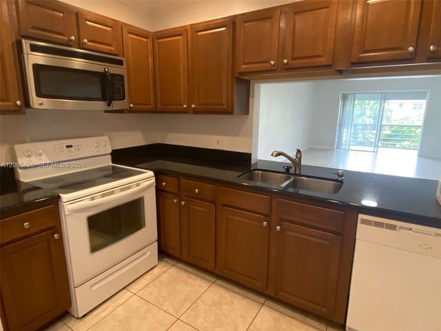 4291 NW 9th Avenue 202, Deerfield Beach, FL 33064