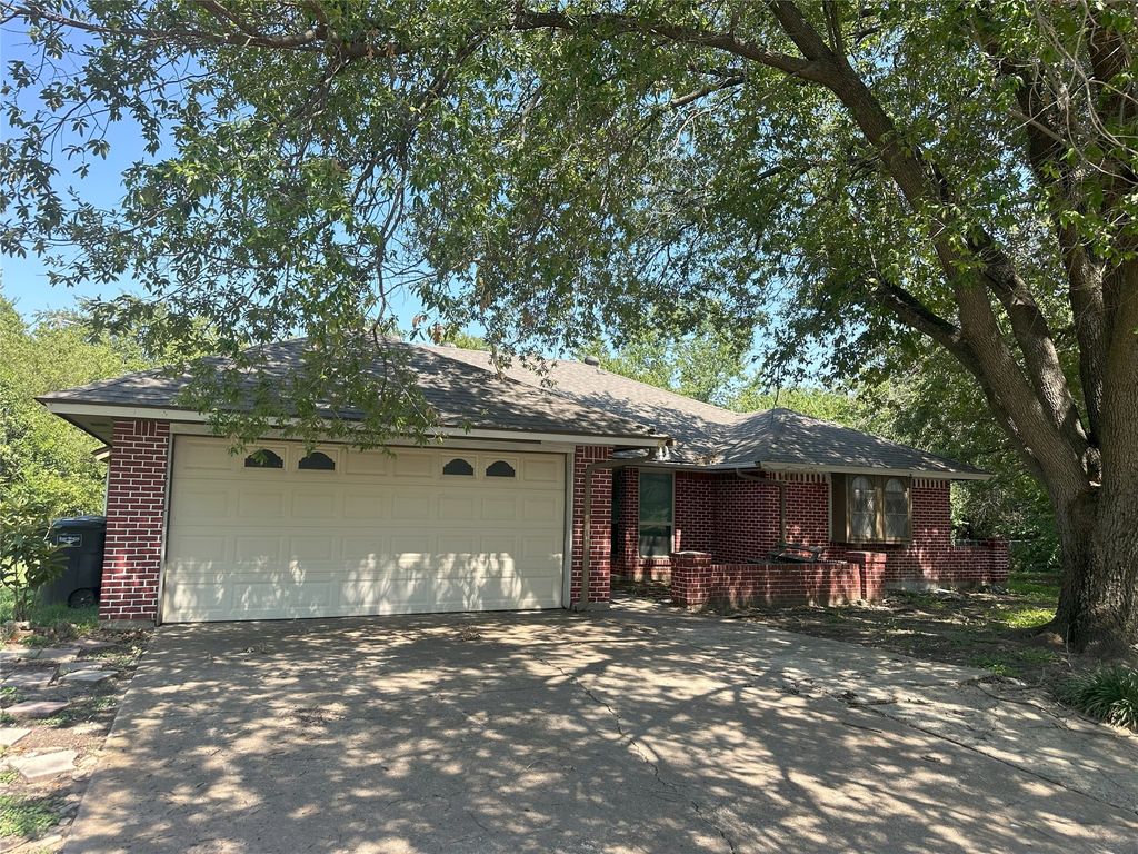 6105 Rayburn Court, Fort Worth, TX 76133