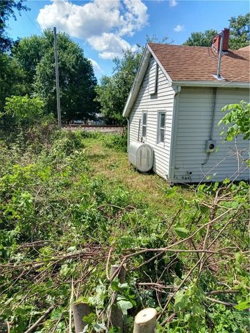 212 Dupont Ln, Georges Twp, PA 15401