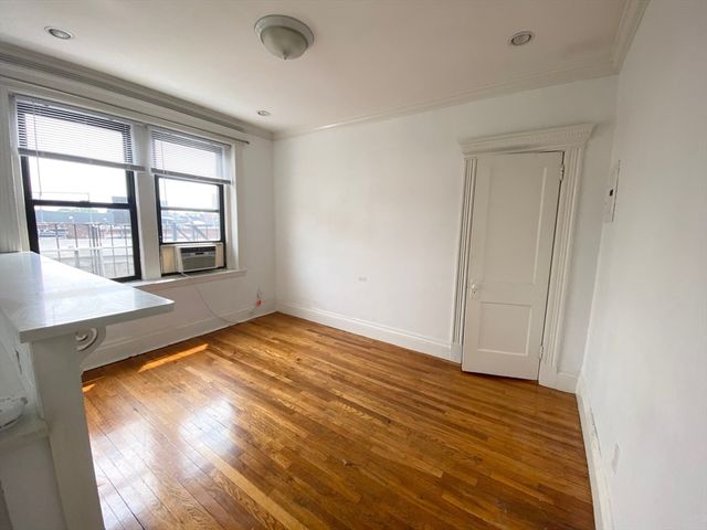 51 Park Drive 34, Boston, MA 02215
