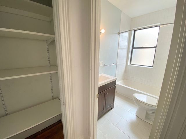 51 Park Drive 34, Boston, MA 02215