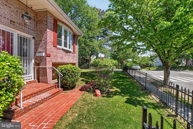 109 VAN BUREN ST NW, Washington, DC 20012