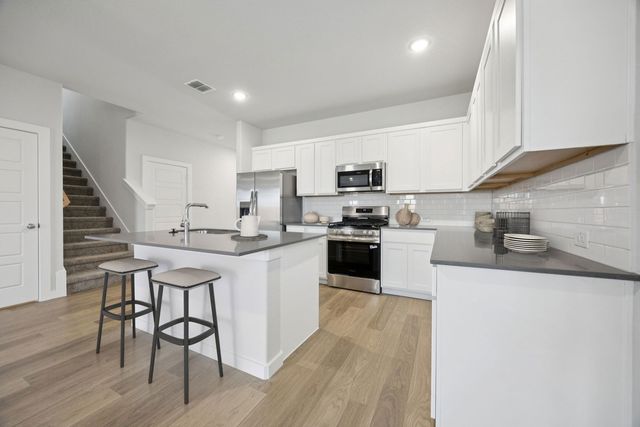 900 Pistachio Drive, Alvarado, TX 76009