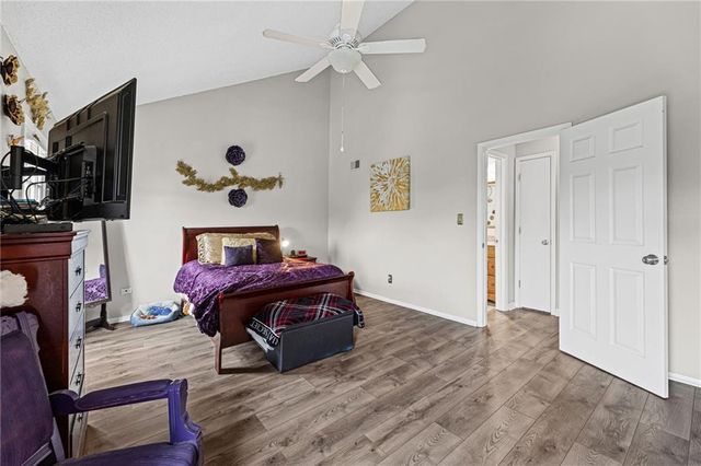 232 NE Bayview Drive, Lee's Summit, MO 64064