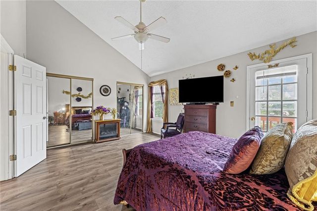 232 NE Bayview Drive, Lee's Summit, MO 64064
