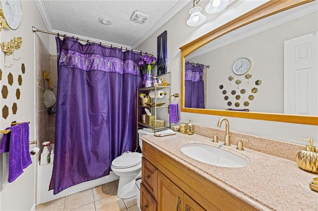 232 NE Bayview Drive, Lee's Summit, MO 64064