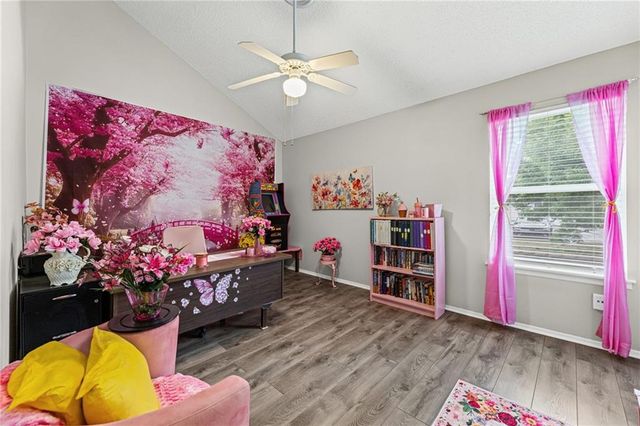232 NE Bayview Drive, Lee's Summit, MO 64064