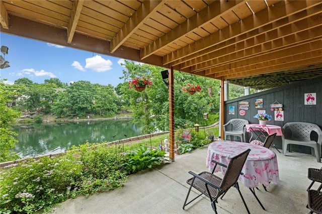 232 NE Bayview Drive, Lee's Summit, MO 64064
