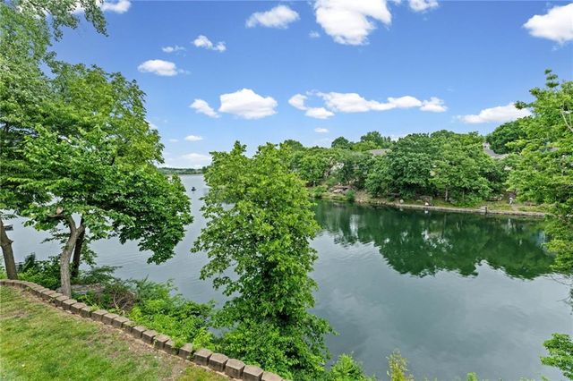 232 NE Bayview Drive, Lee's Summit, MO 64064