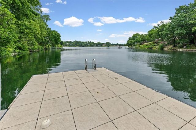 232 NE Bayview Drive, Lee's Summit, MO 64064