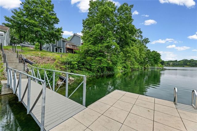 232 NE Bayview Drive, Lee's Summit, MO 64064