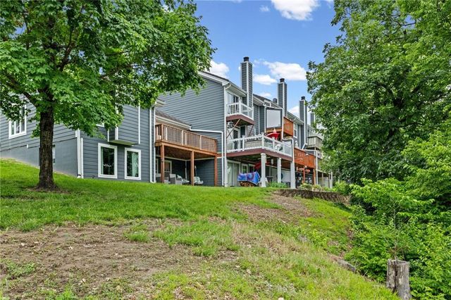 232 NE Bayview Drive, Lee's Summit, MO 64064