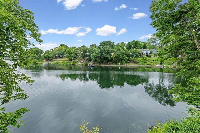 232 NE Bayview Drive, Lee's Summit, MO 64064