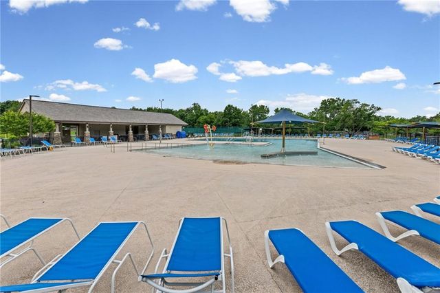 232 NE Bayview Drive, Lee's Summit, MO 64064
