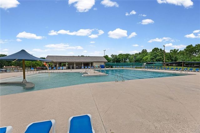 232 NE Bayview Drive, Lee's Summit, MO 64064