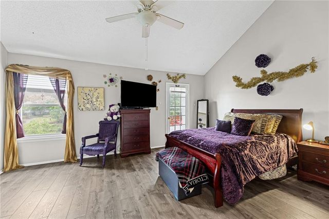 232 NE Bayview Drive, Lee's Summit, MO 64064