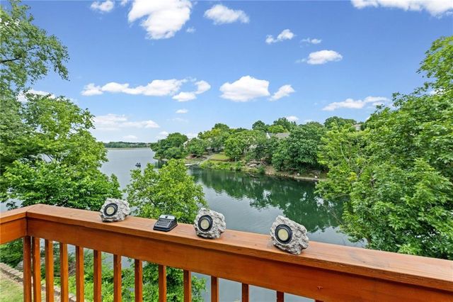 232 NE Bayview Drive, Lee's Summit, MO 64064