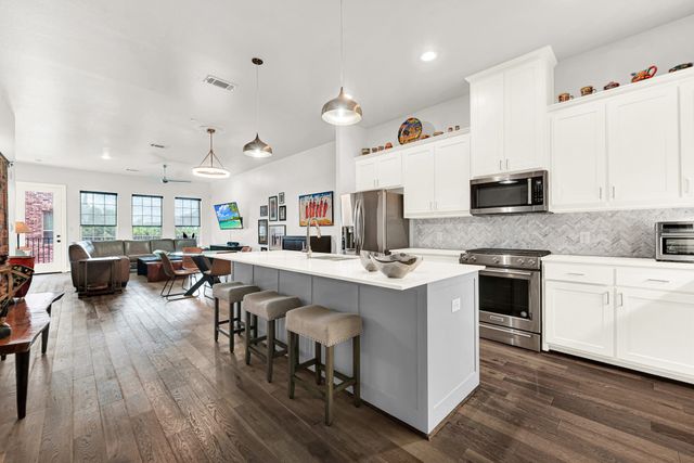 5015 Meridian Lane 2101, Addison, TX 75001