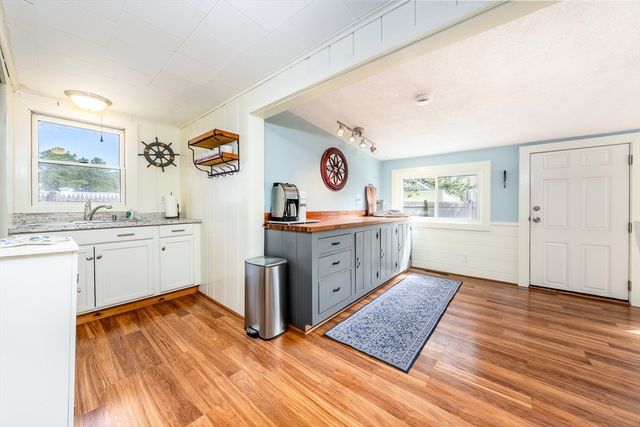 274 Shad Hole Rd, Dennis, MA 02639
