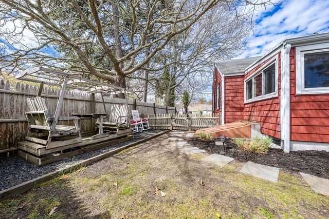 274 Shad Hole Rd, Dennis, MA 02639