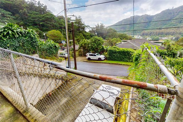 1625 Kalaepaa Drive, Honolulu, HI 96819