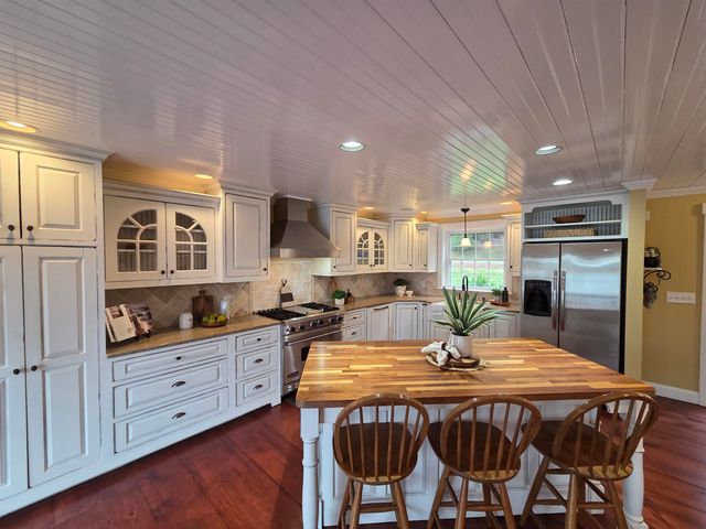 93 Algonquin Road, Enfield, NH 03748