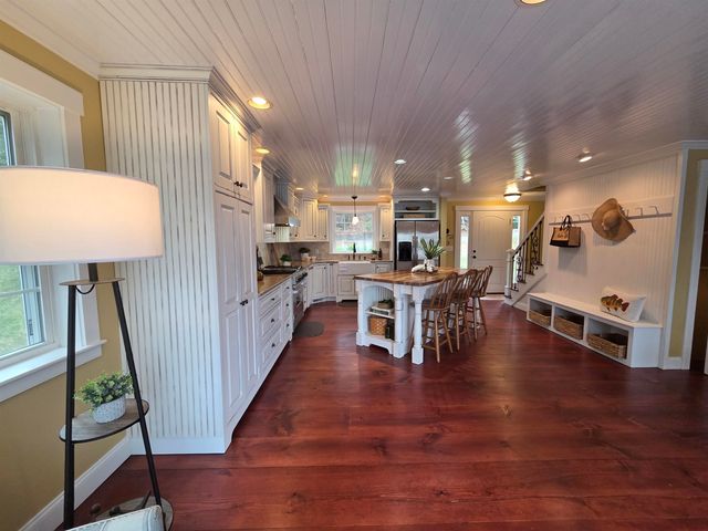 93 Algonquin Road, Enfield, NH 03748
