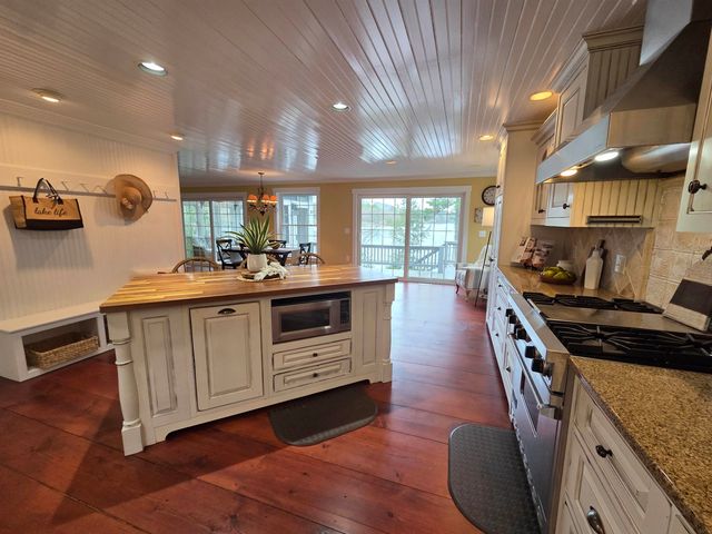 93 Algonquin Road, Enfield, NH 03748